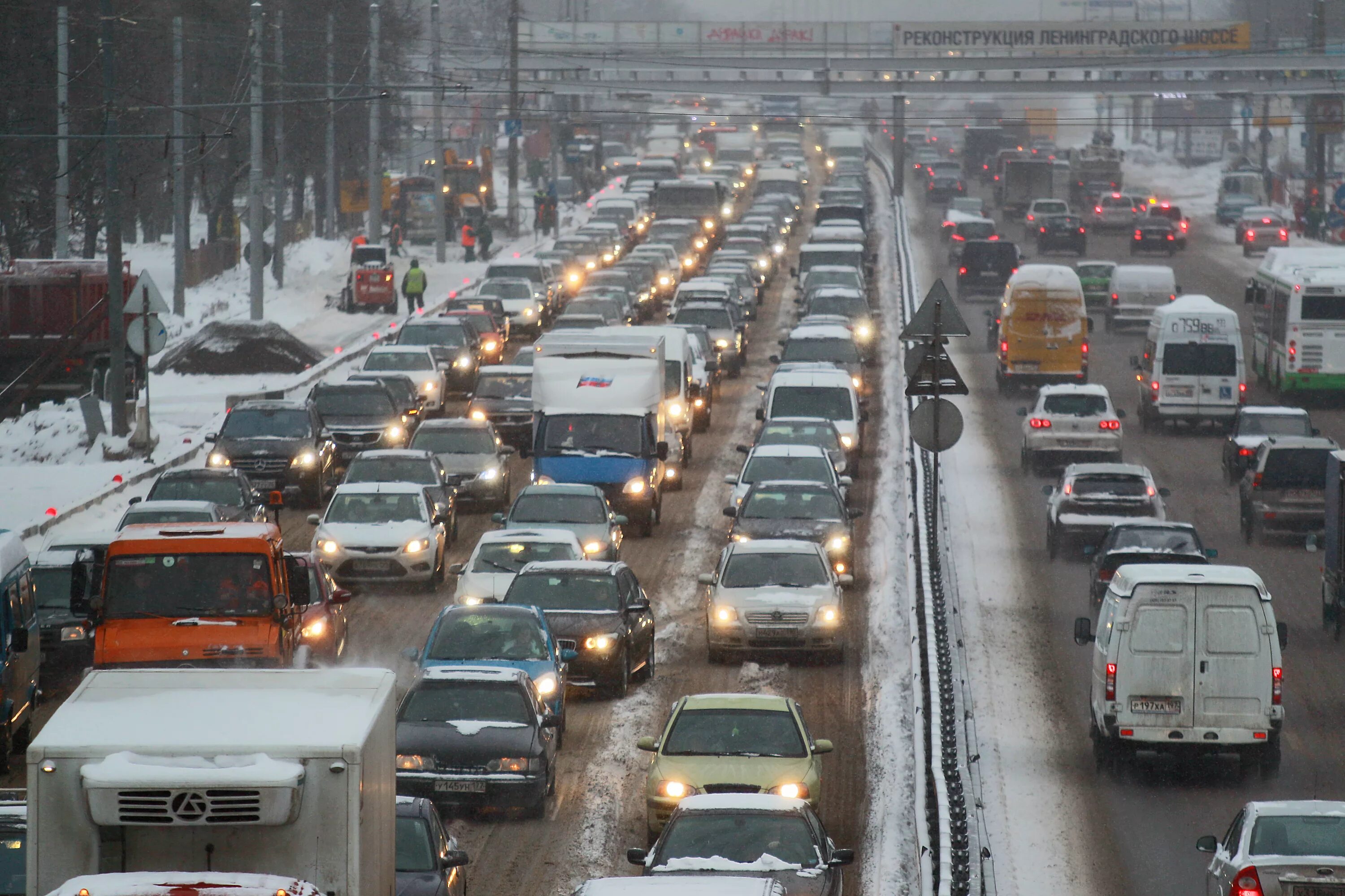 Пробки на дорогах Москвы. Пробки в Москве. Пробки на дорогах зимой. Зимняя Москва дороги. Транспортная ситуация на дорогах