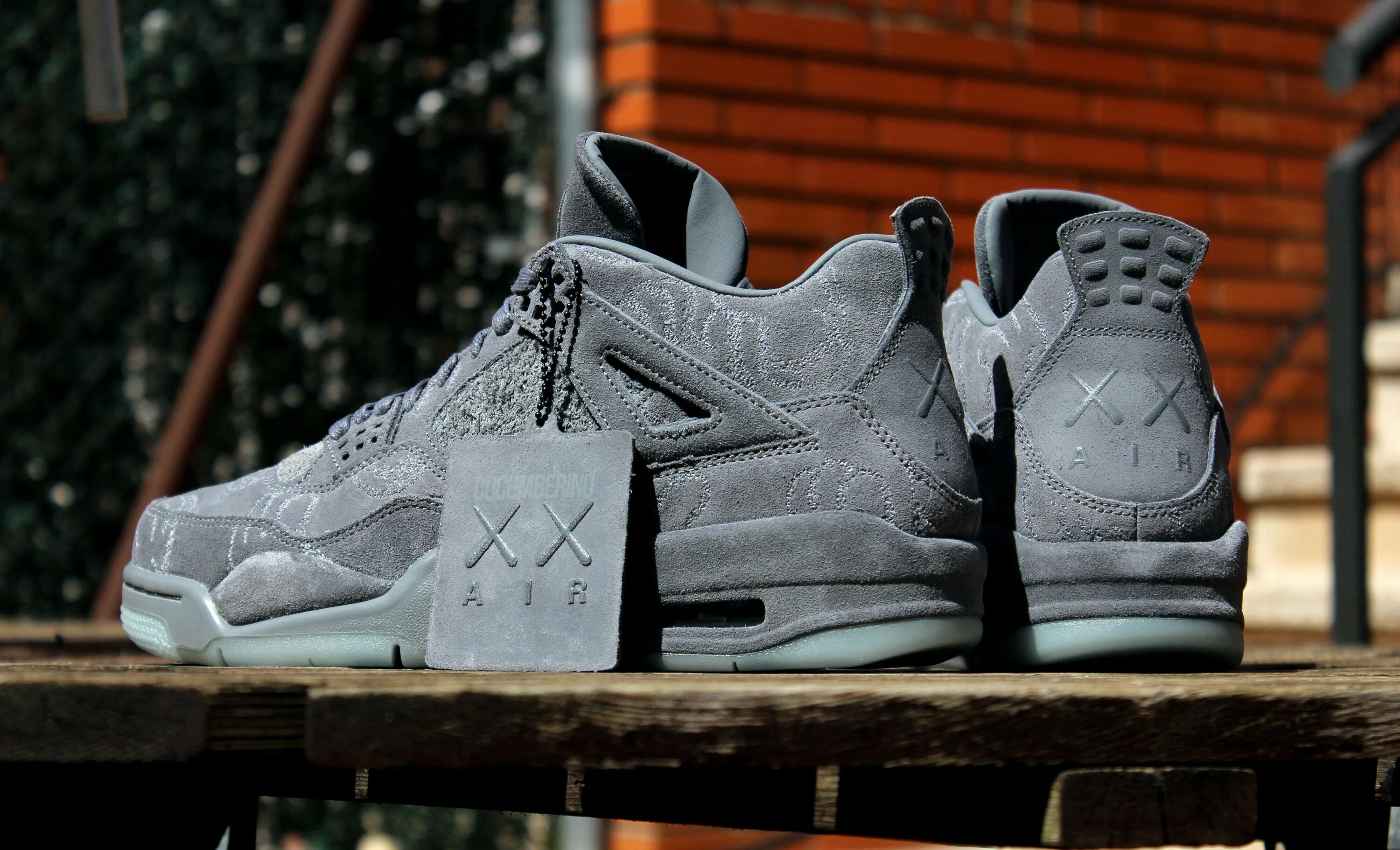 Nike air jordan 4 retro kaws