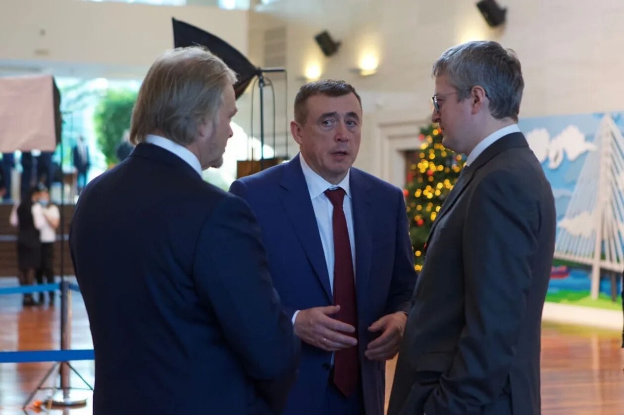 Руководитель сахалина. Лимаренко валерий игоревич губернатор сахалинской области. Валерий игоревич лимаренко. Лимаренко валерий игоревич губернатор сахалинской области. Валерий лимаренко губернатор.