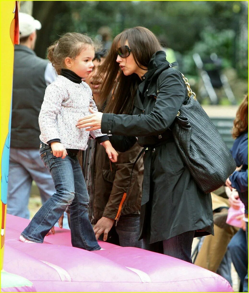 Дети беллуччи. Дети беллуччи. Дети беллуччи. Дочь моники белуччи. Дочь моники белуччи.