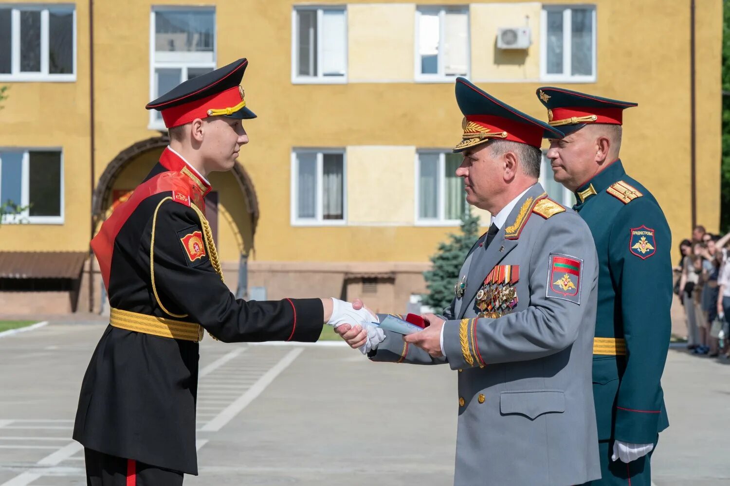 Форма Суворовского училища. Выпускники военных вузов. Суворовское военное училище ПМР,. Кадеты Суворовского училища. Выдающиеся выпускники суворовского училища