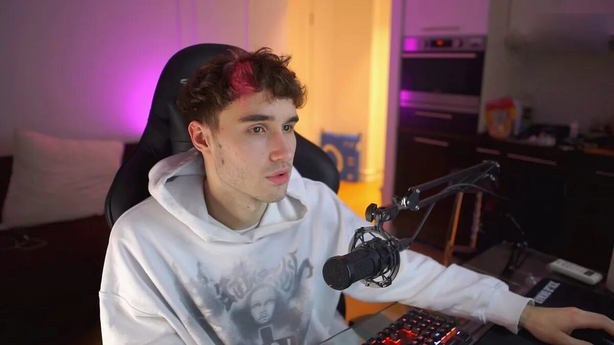Feed the streamer