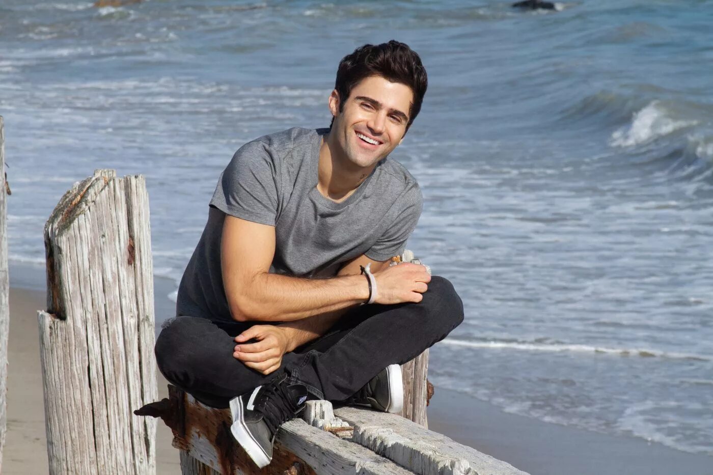 Max Ehrich актёр. Lauren Norvelle.