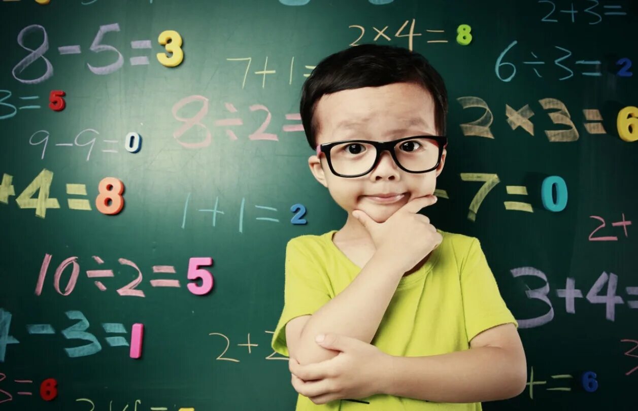 Мудрый математик. Математика для детей. Математика картинки. Умный ребенок. Дети и математика для дошкольников.