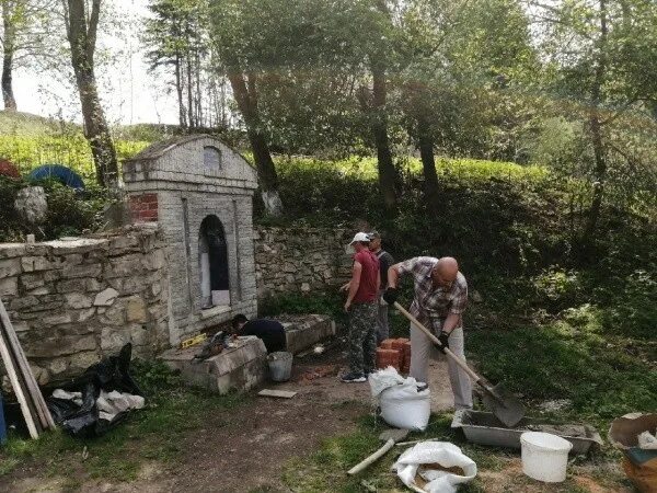 Родник народ. Родник Дружба народов в Марий Эл. Уборка родника. Родник дружь Марий Эл. Республика Марий Эл Советский район Родник дружбы народов.