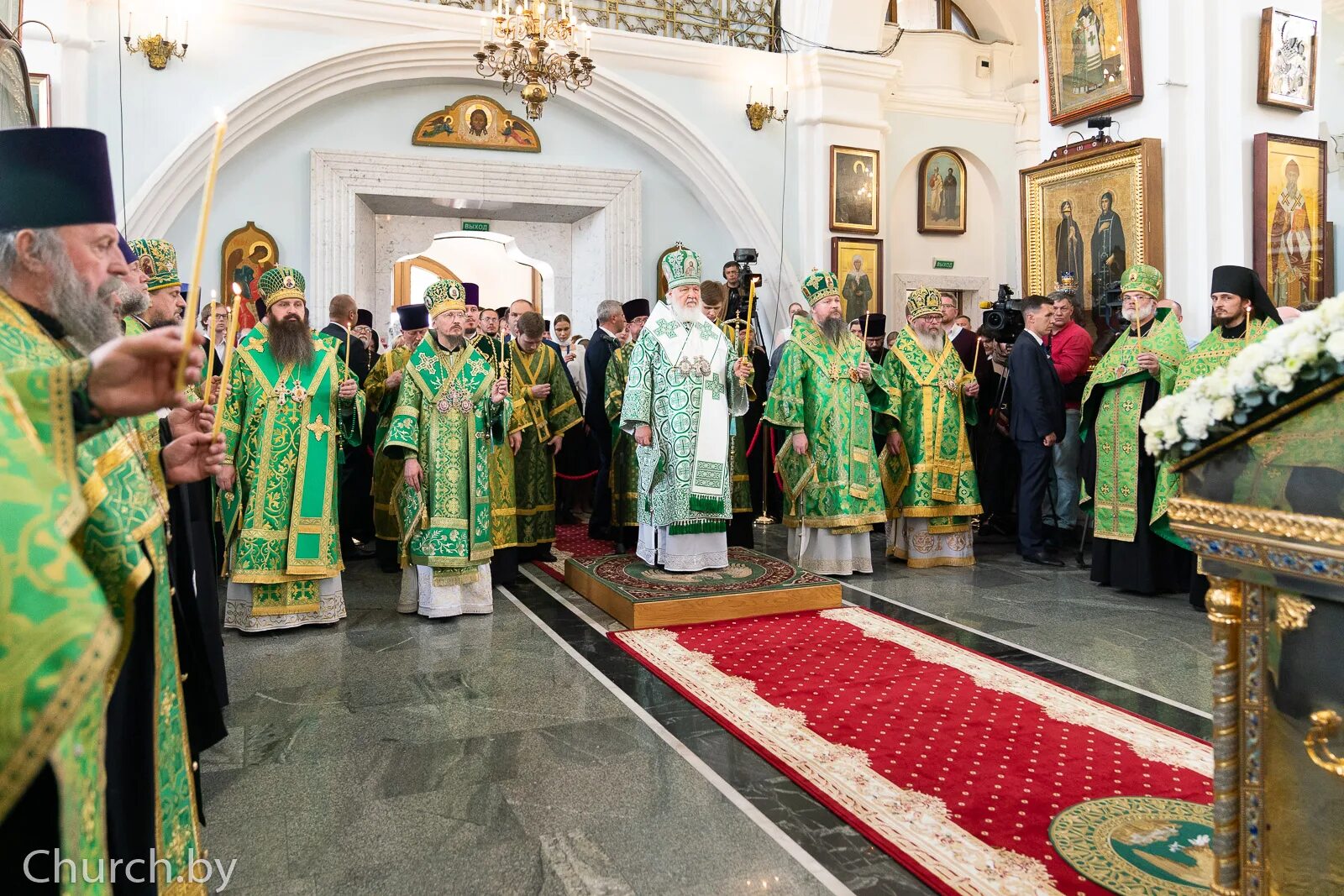 крест витебской епархии. где находится церковь в пензе петра и павла. в свято духовом соборе. гродно фарный костел внутри. свято-духов кафедральный собор в минске.