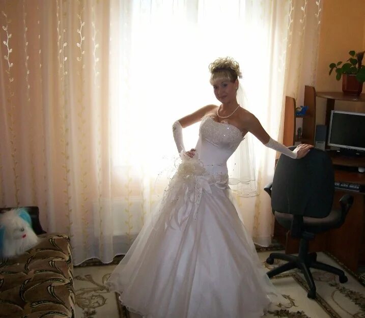 свадебные платья на чужую свадьбу. невеста надевает свадебное платье. одела чужое свадебное платье. шоу чужая свадьба. одела чужое свадебное платье.