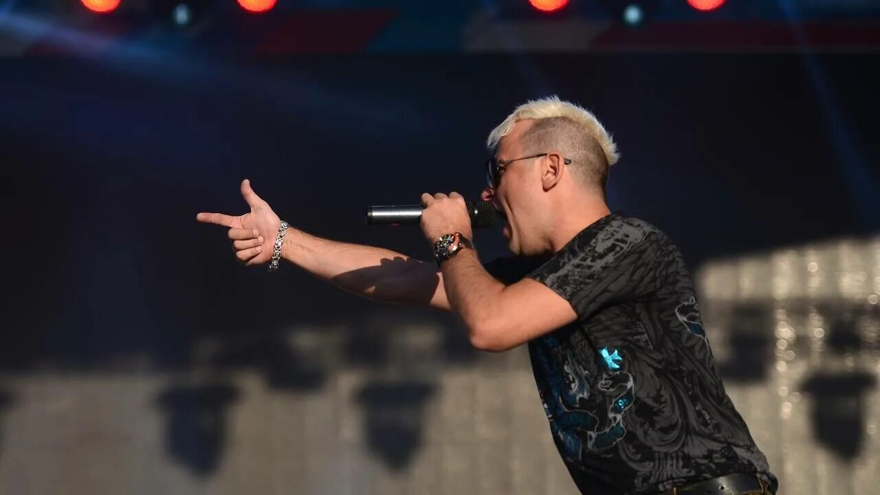 Солист отпетых. Сергей аморалов 2022. Отпетые мошенники группа 1999. Отпетые мошенники сергей. Том хаос из отпетых мошенников.