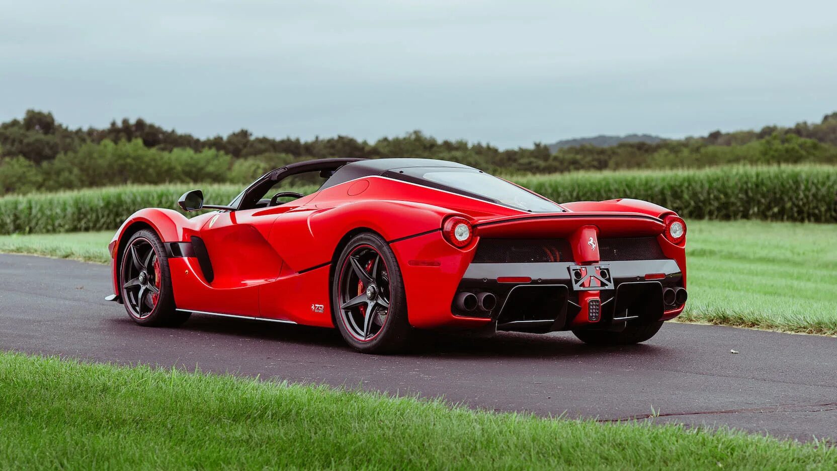 Феррари f12 berlinetta. Феррари лошадиные силы. Ferrari 488 мотор. Ferrari laferrari 2022. Феррари сколько лошадей.