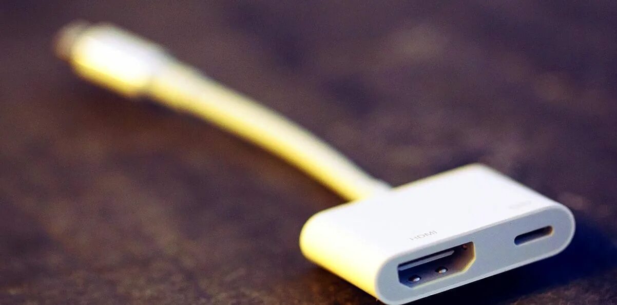 Айфон к телевизору через usb. Iphone Apple адаптер Lightning-HDMI. Лайтинг HDMI айфон переходник. Apple Lightning Digital av Adapter. Кабель Apple Lightning HDMI переходник.