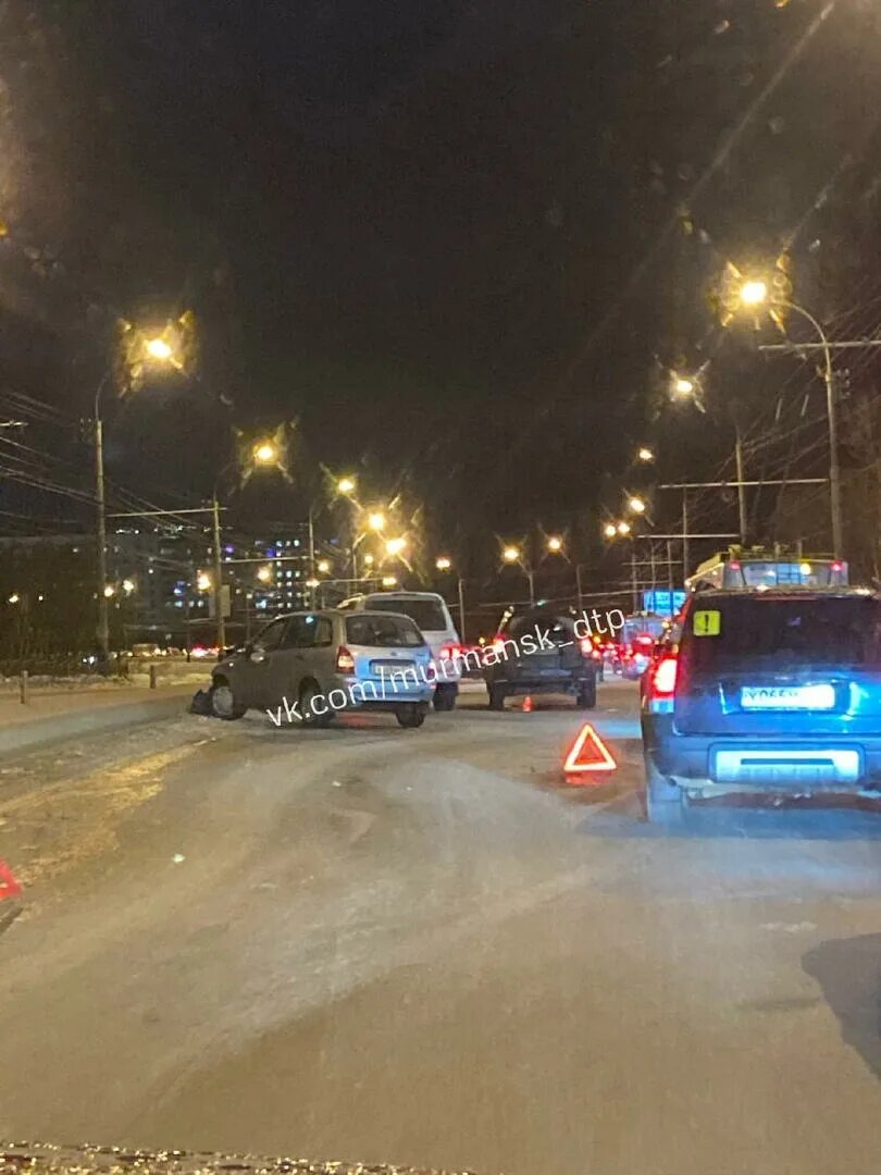 Мурманск чп сегодня. Авария на ленинградке мурманск. авария на кольском проспекте мурманск. дтп мурманск на ленинградке. дтп мурманск сегодня на кольском проспекте.