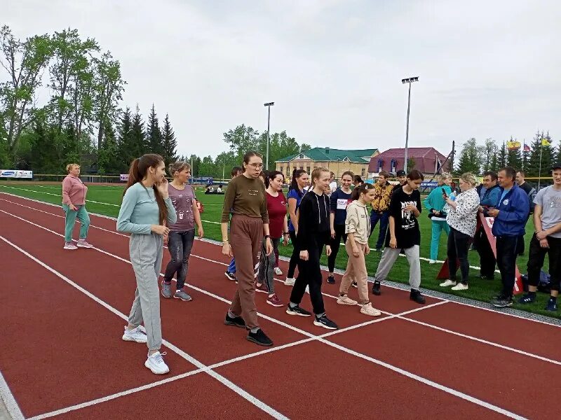 какую часть от общего числа участников составляют мастера спорта?. с победой в соревнованиях. среди которых. на спортивные соревнования прибыли 120. спортивные соревнования на стадионе.