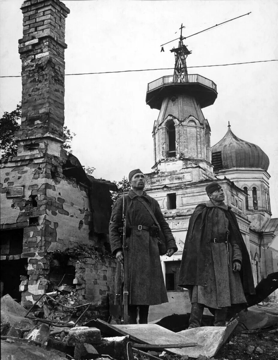 Воин в храме фото ВЕЧЕРНЯЯ МОЛИТВА ВОИНОВ Го́споди! Спаси́, сохрани́, поми́луй нас, осени́ во тьме ночн