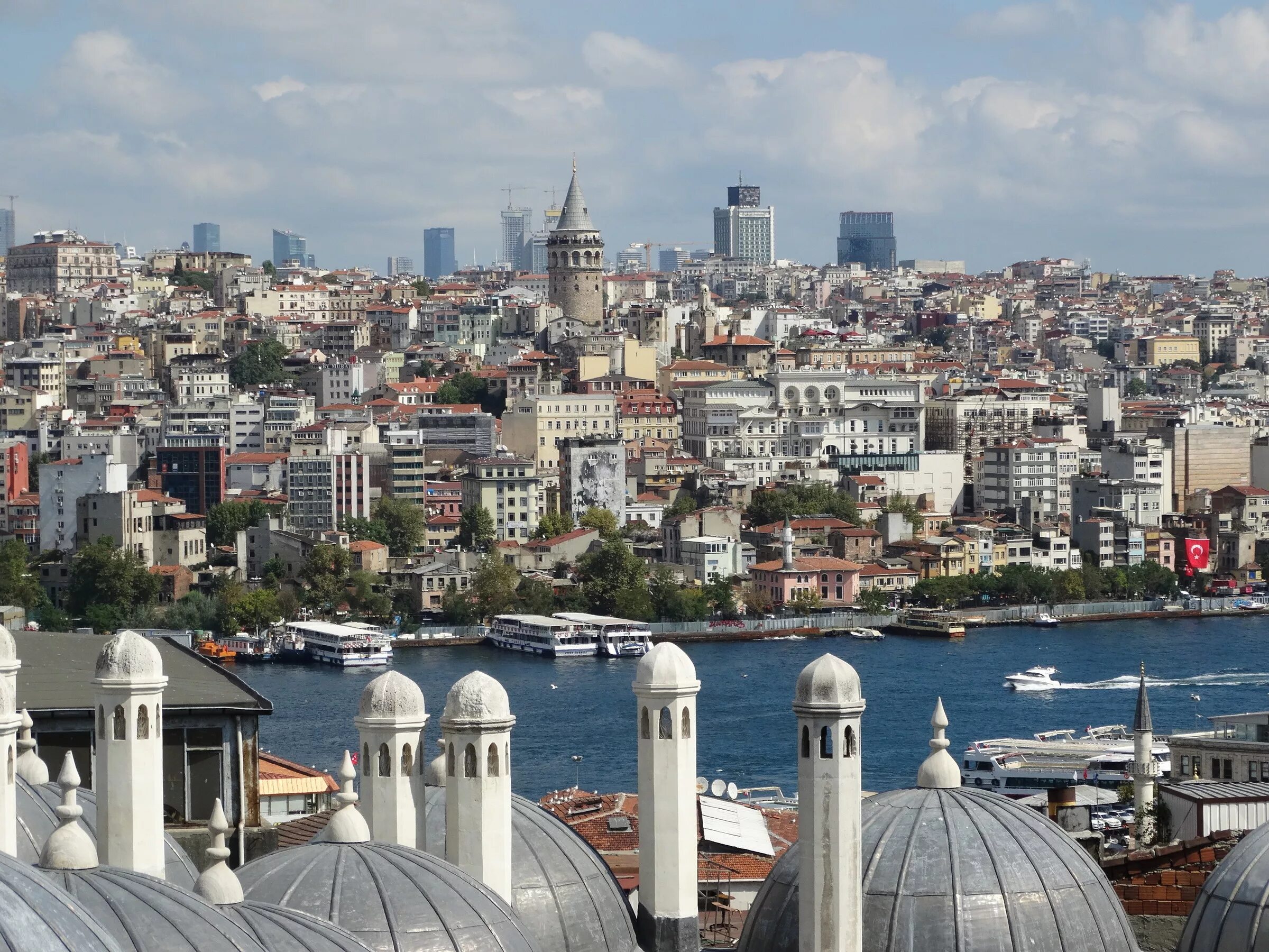 Стамбул старый город султанахмет. Стамбул старый город. Стамбул улочки Босфор. Улица зюрафа в Стамбуле.