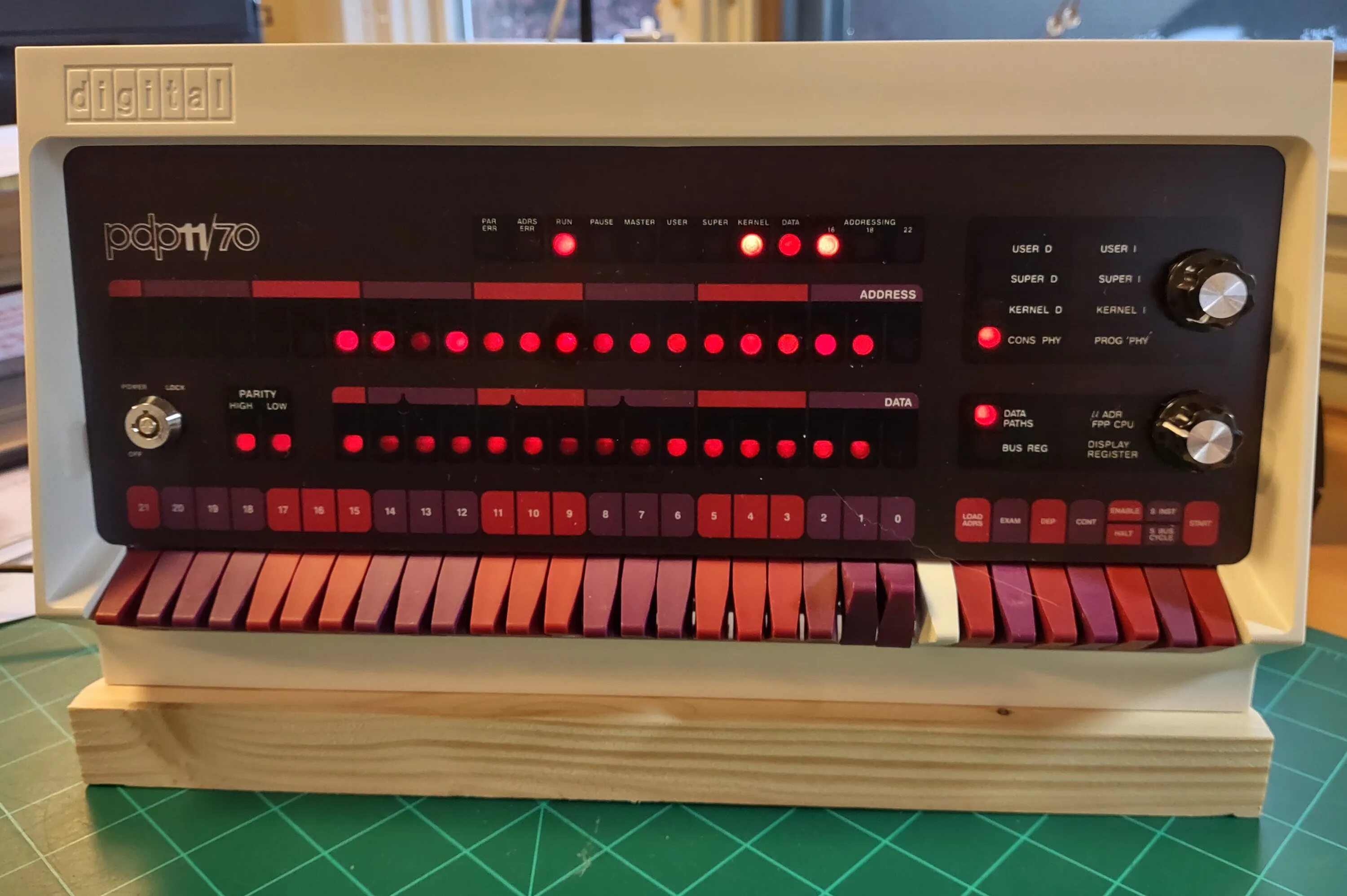 Эвм dec pdp-11. Pdp 11/70. Dec pdp-11. Микропроцессор pdp11. Мини эвм pdp 11.