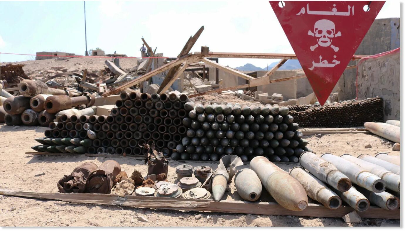 Кассетные бомбы. Кассетные бомбы в Сирии. Лаос кассетные боеприпасы. Кассетные бомбы на пляже. Бомбы с обедненным ураном