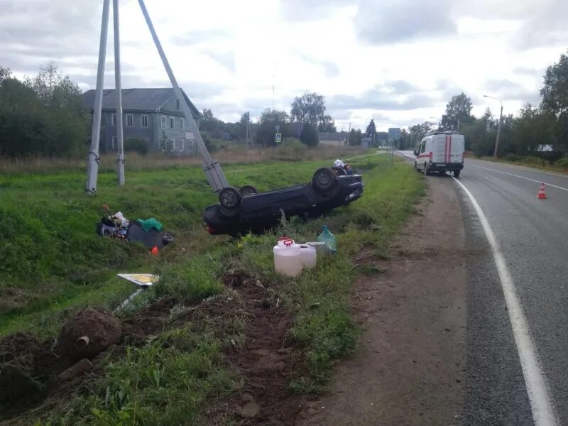 И в кювет раз. Авария в 2006 июнь в с. Машина опрокинулась в кювет. И в кювет раз. И в кювет раз.