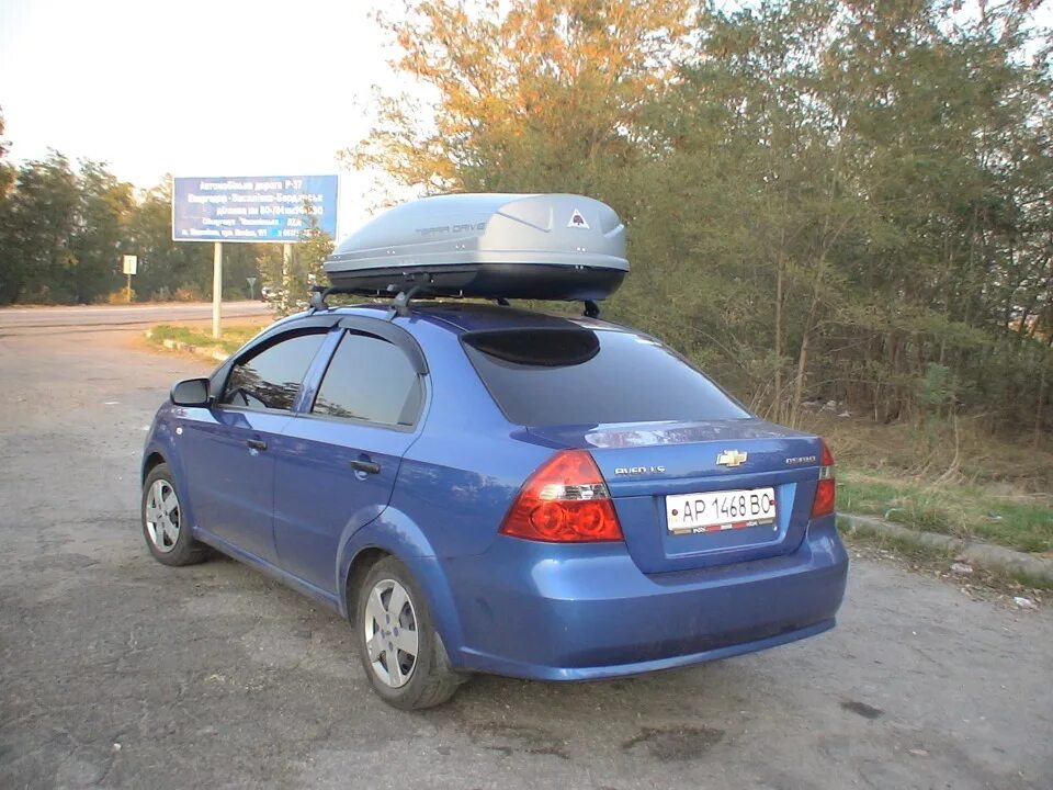 Купить багажник авео шевроле. Chevrolet Aveo t250 седан багажник на крышу. Багажник на крышу Chevrolet Aveo t200. Багажник на крышу Шевроле Авео 200 250. Автобокс на Шевроле Авео т200.