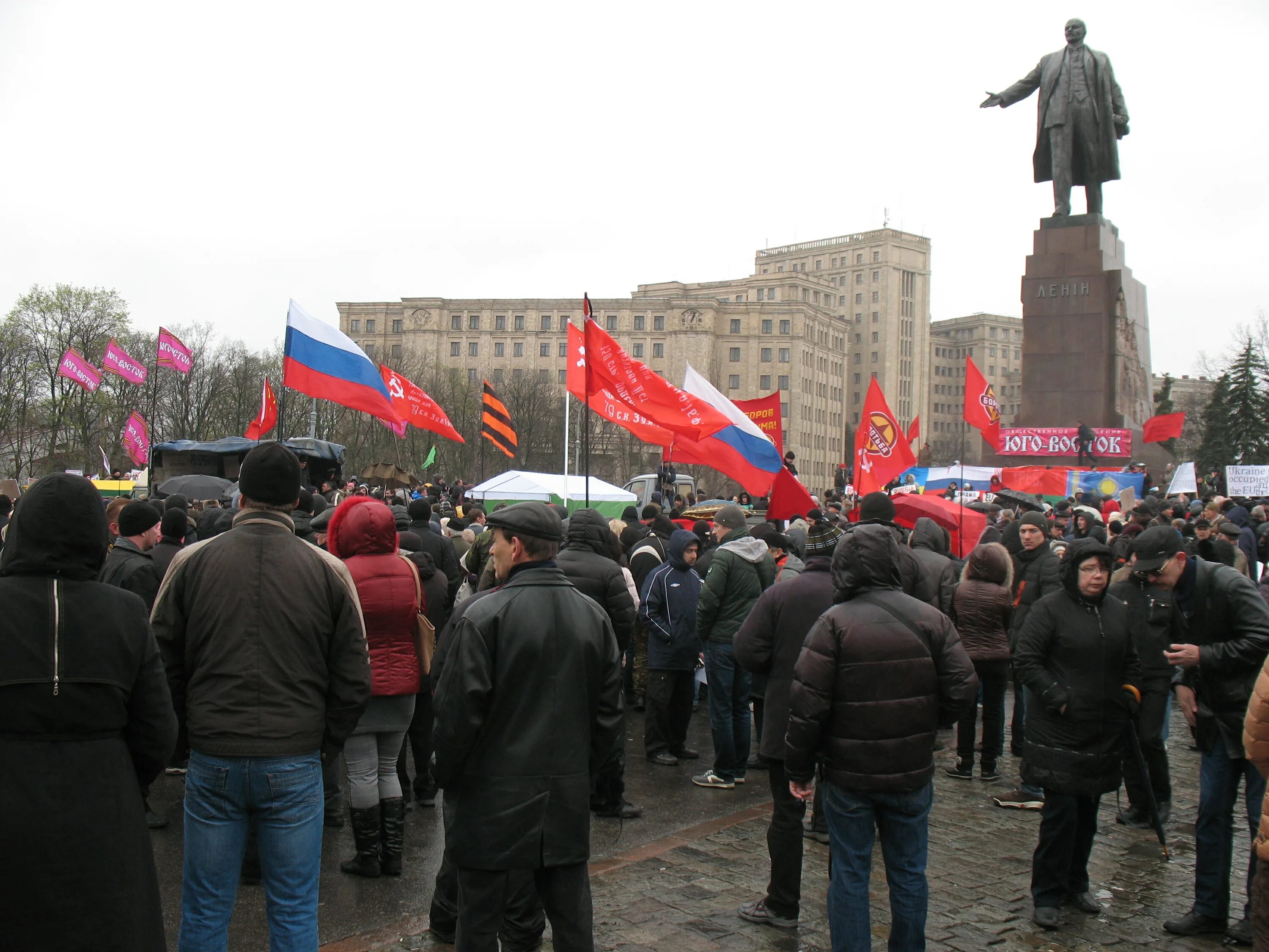 23 апреля 2014. Пророссийский митинг в Харькове. Пророссийские митинги в Харькове 2014. Митинг в Харькове 2014. Харьков пророссийские митинги 2022.