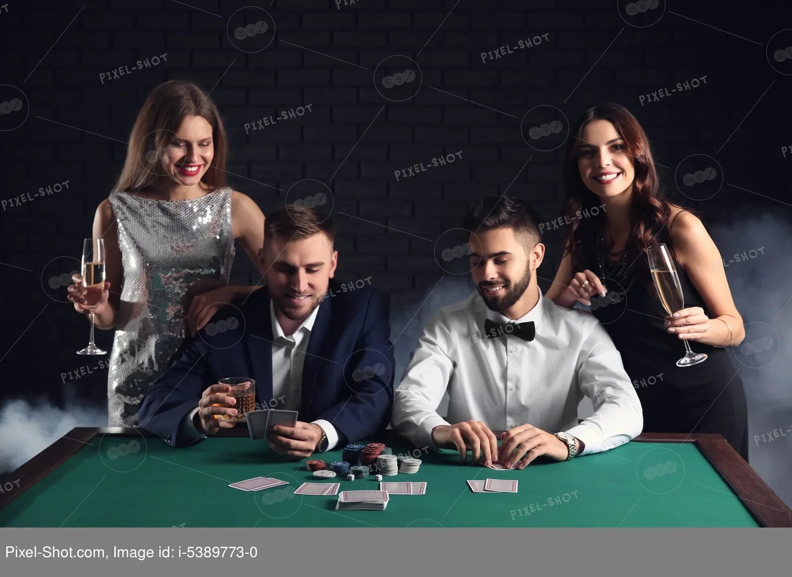 Игры командами за столом. Группа Покер. Игроки за покерным столом в Москве. Игроки за столом в казино арт. Играют в Покер.