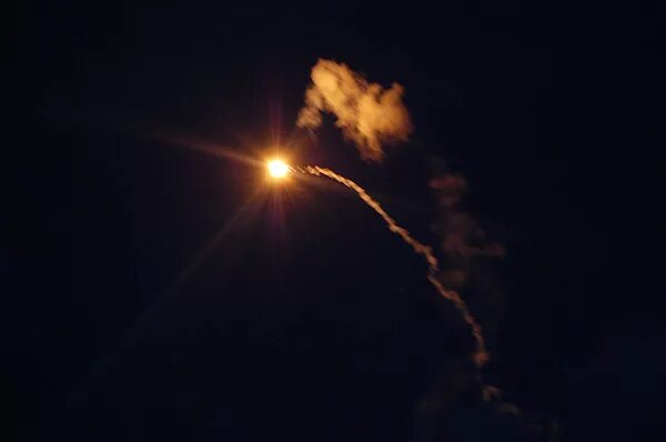 сигнальная шашка. огненный сигнал. осветительная ракета. сигнальный огонь. огненный сигнал.