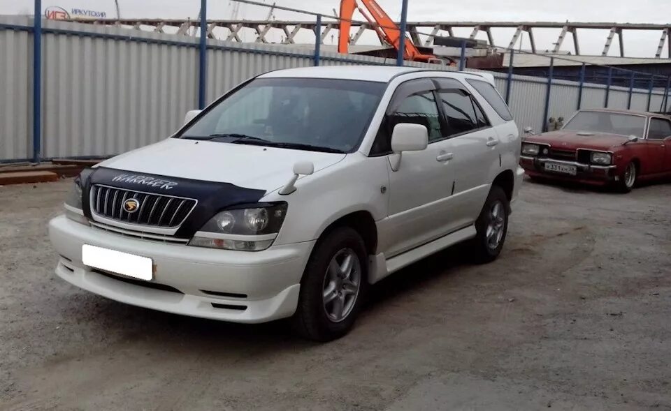 Купить харриер в иркутске. Тойота Харриер 10-15. Harrier Toyota 10 кузов. Toyota Harrier 1 кузов. Мухобойка Тойота Харриер 1998.