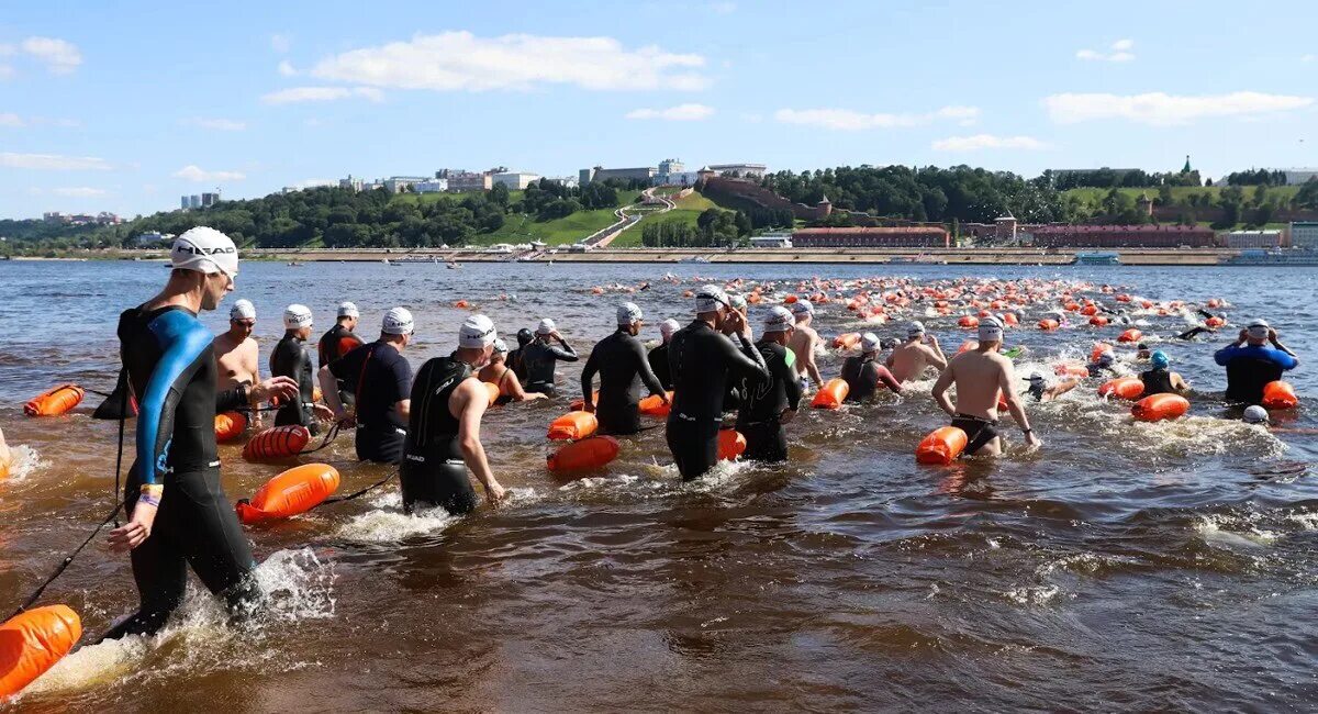 Центр вода в нижнем. Заплыв через Волгу Нижний Новгород. X Waters Волга 2021. Массовый заплыв Нижний Новгород. Кинешма заплыв через Волгу 2023.