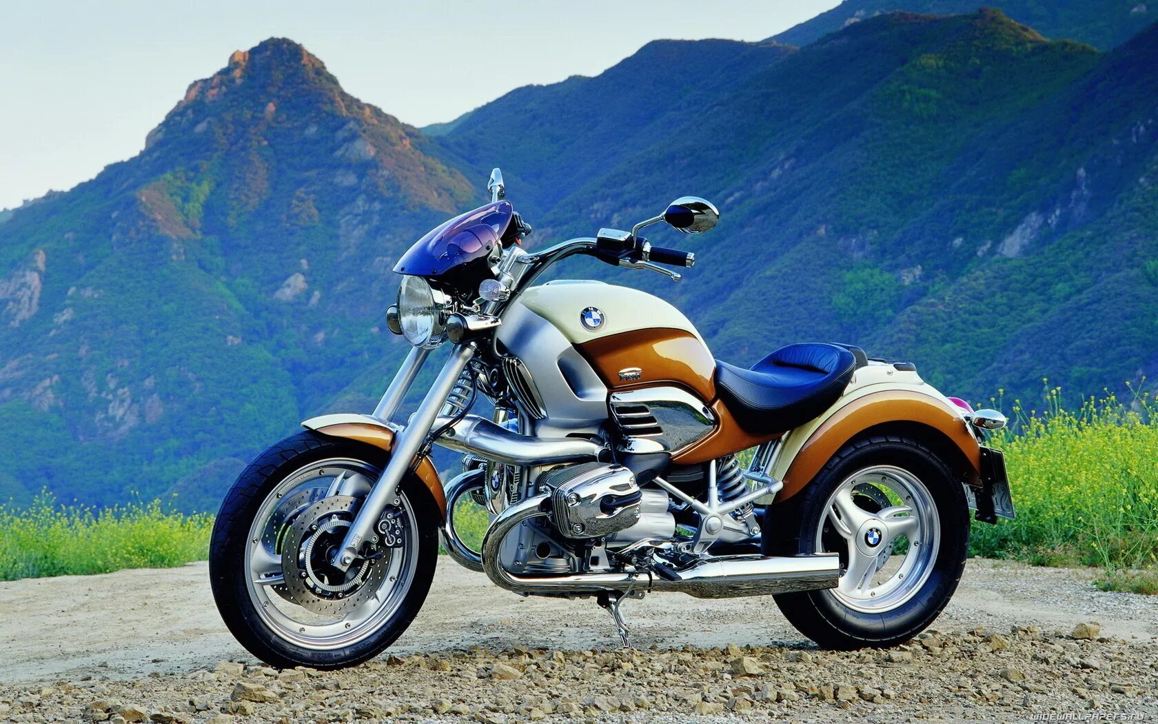 Дорожные байки. Мотоцикл BMW r1200c. Чоппер BMW r1200c. Мотоцикл БМВ круизер 1200. Мотоцикл BMW r1200 чоппер.