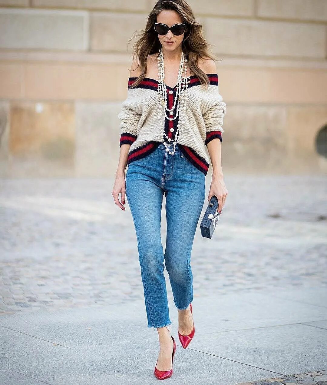 Скинни стрит стайл. Джинсы хулиганы женские. Стиль для невысоких девушек. Обувь под джинсы женские. Джинсы бойфренды.