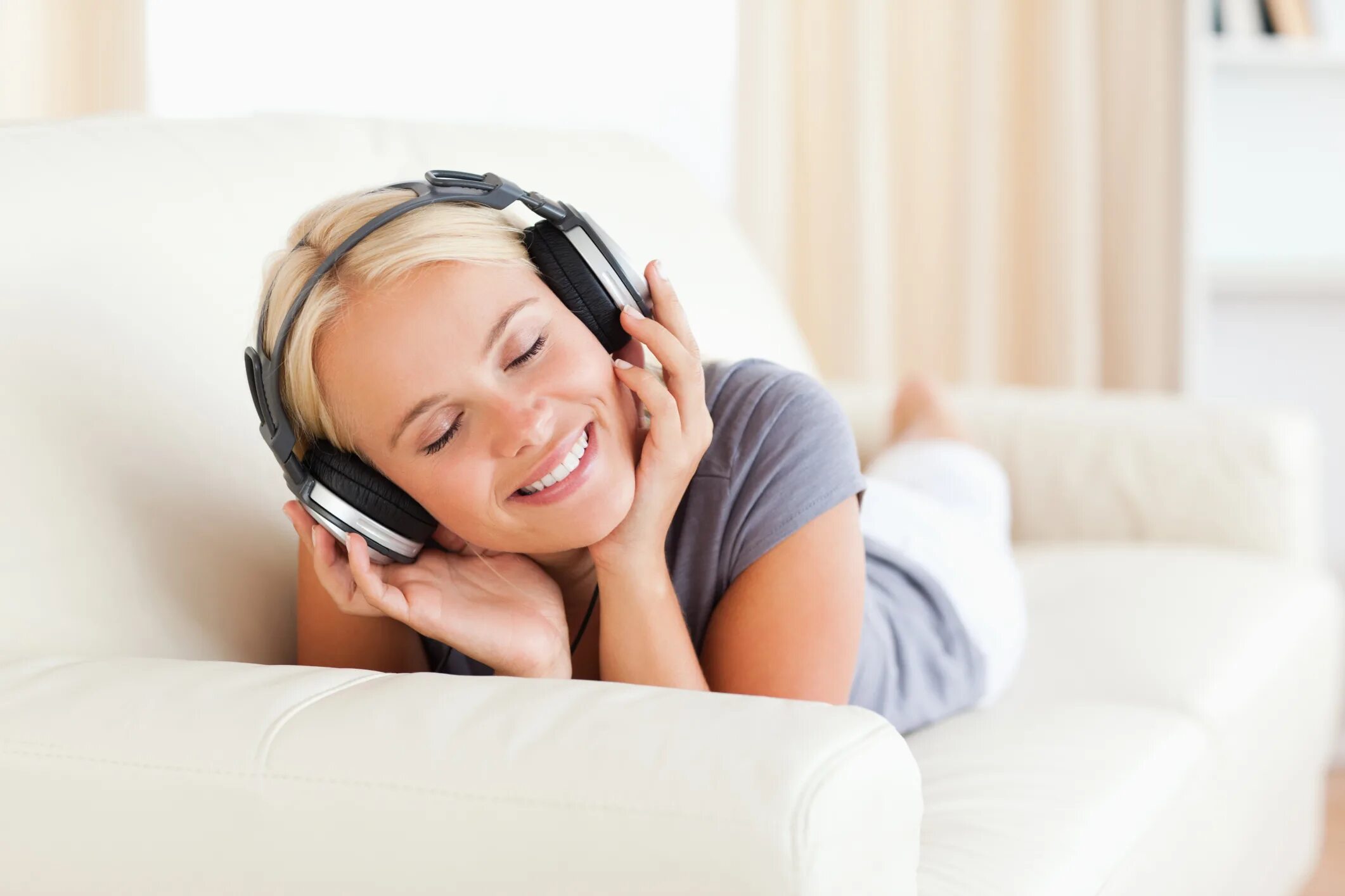 She is listening music