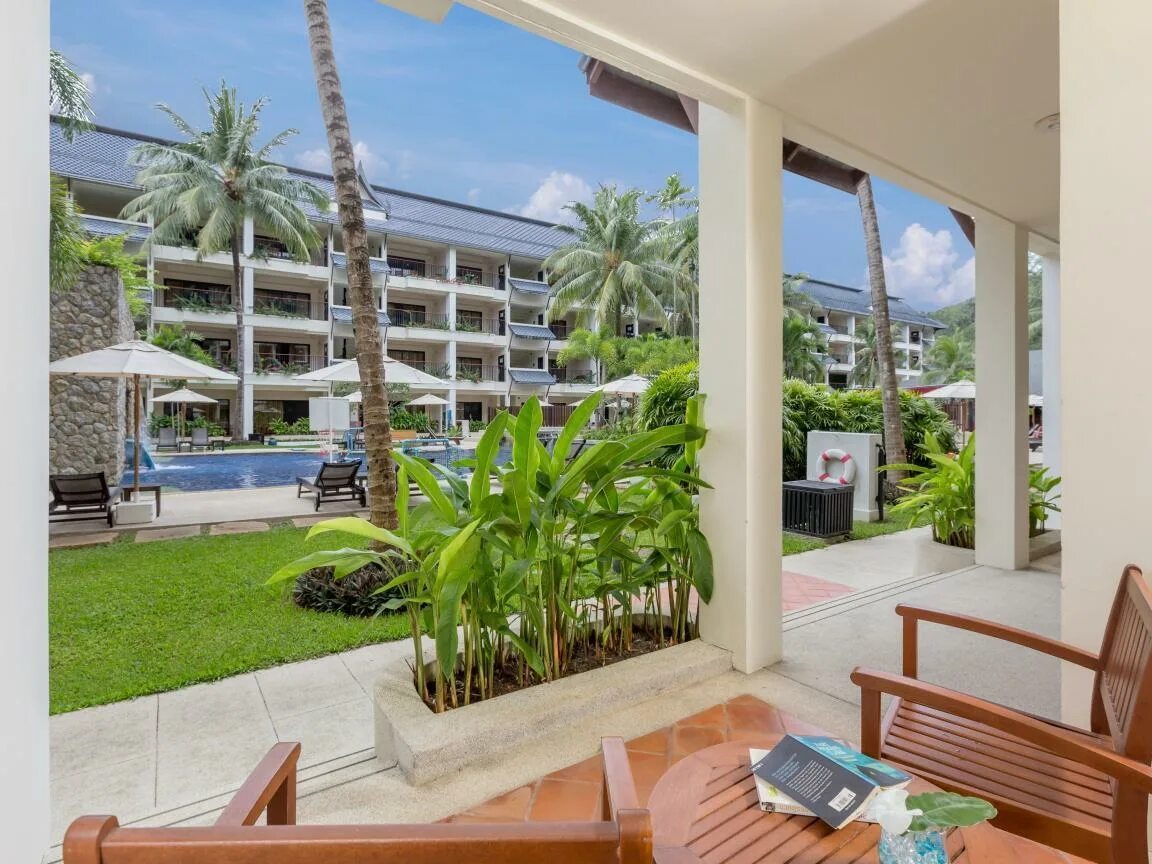 Рэдиссон пхукет камала. Рэдиссон пхукет камала. Radisson resort suites. Roulette phuket hotel. Отель radisson resort & suites phuket 4*.