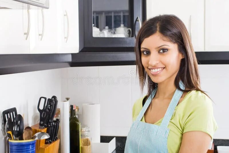 Kitchen thinks. Walking housewife. Уборка в комнате. Housewives 1950s. Walking housewife.