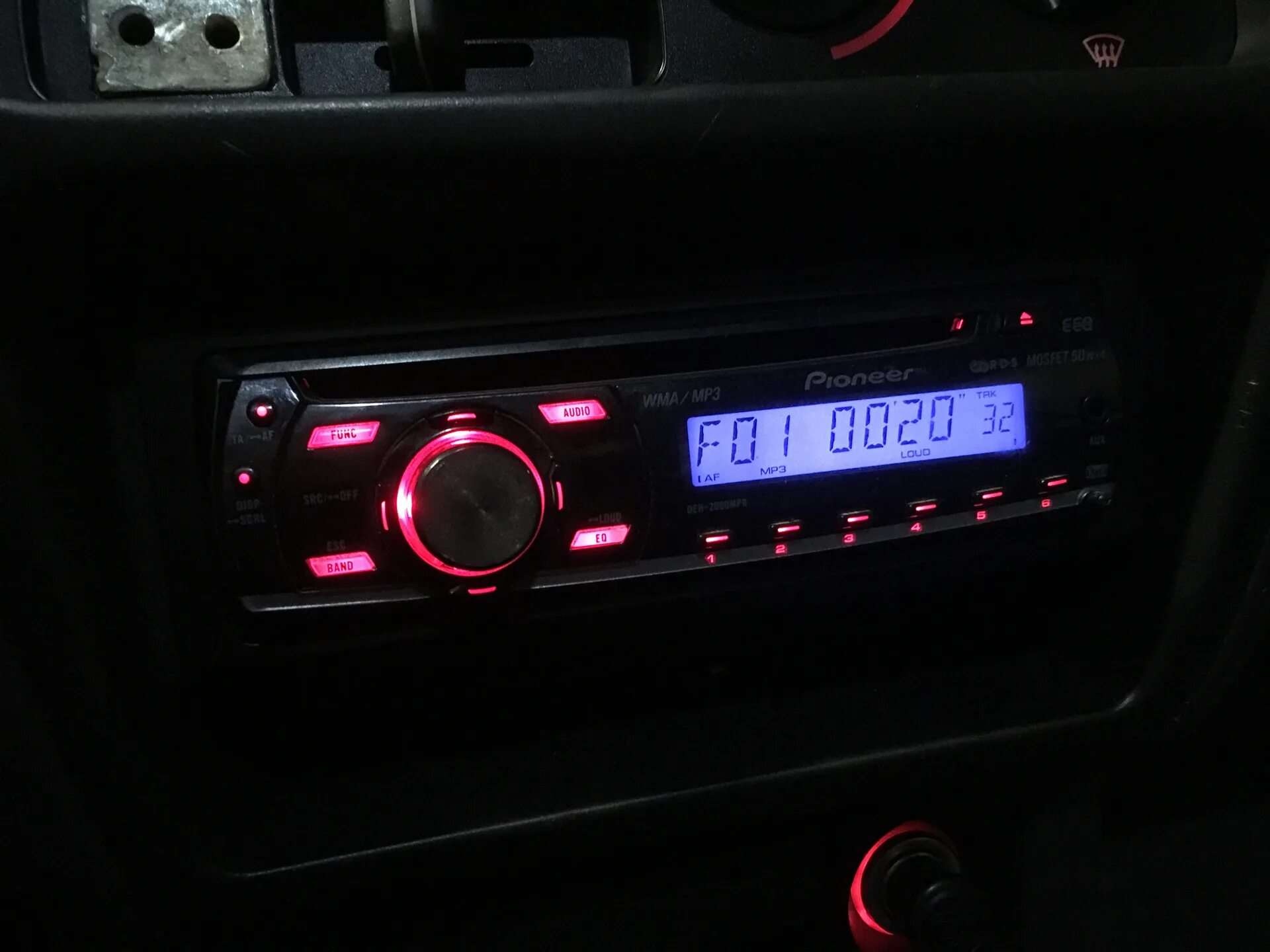 Пионер deh 560bt. Магнитола Pioneer 1 din белая подсветка магнитолы. Магнитола 1 din Pioneer MOSFET 60. Подсветка магнитофона