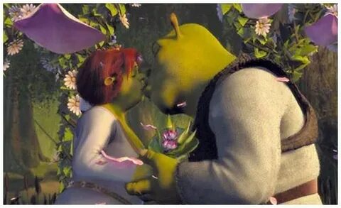 Аққұбаның төрт аяққа тұрып, трусисын шешкен фотосы