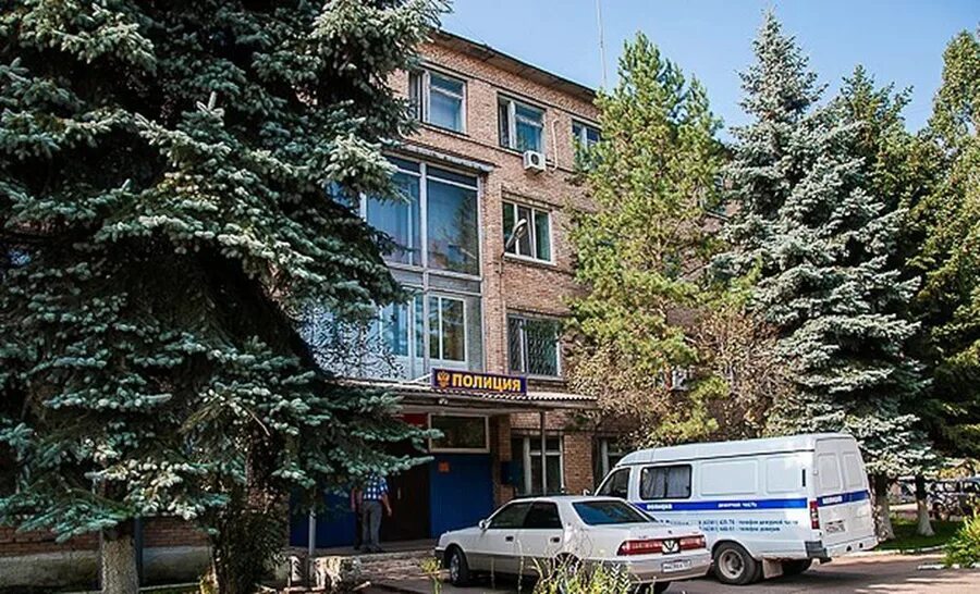 днд арсеньев. мвд арсеньев. полиция арсеньев. полиция арсеньев. сотрудник полиции на охране общественного порядка.