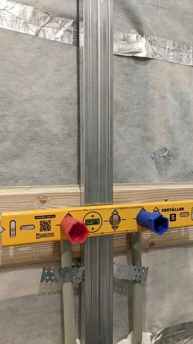 кондуктор микрон для установки водорозеток. монтажная планка для водорозеток инсталлер. инсталлер инструмент для водорозеток. уровень для монтажа водорозеток.