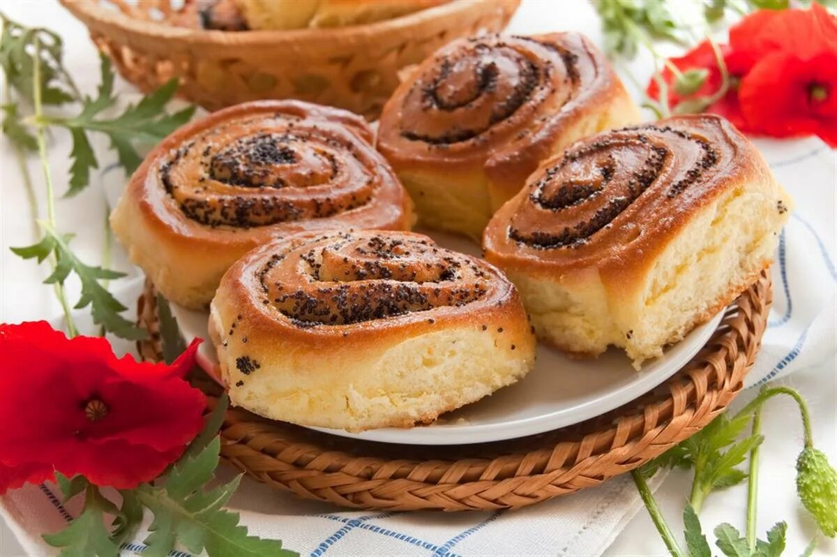 Пышные булочки с маком. Маковые плюшки. булка с маком. дрожжевые булочки с маком. булочки с маком из дрожжевого.
