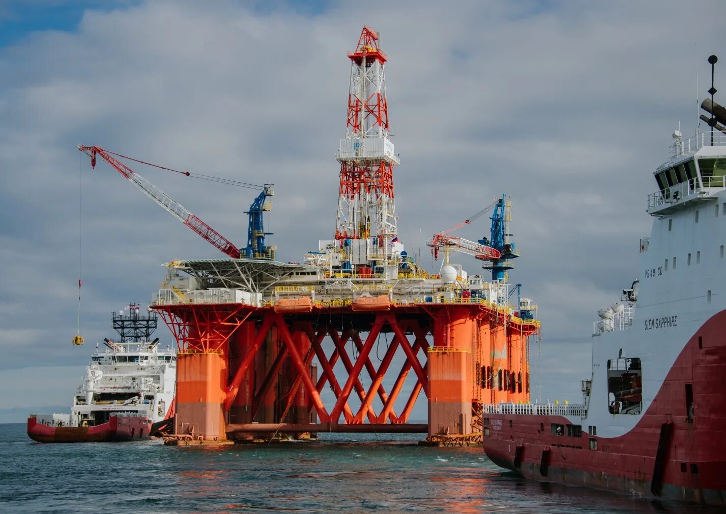 Exxonmobil сахалин 1. Месторождение филановского лукойл. Морские месторождения. Каспийское море филановского. Месторождения шельфа охотского моря.