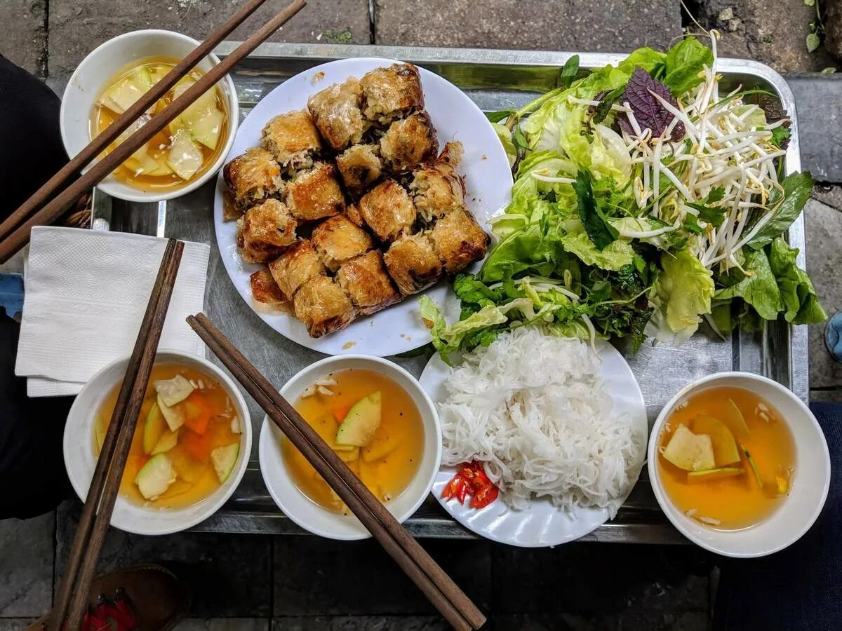 Ханой стрит фуд. Food Hanoi Казань. Hanoi Вьетнамская кухня Кинг. Ханой фуд Вьетнамская.