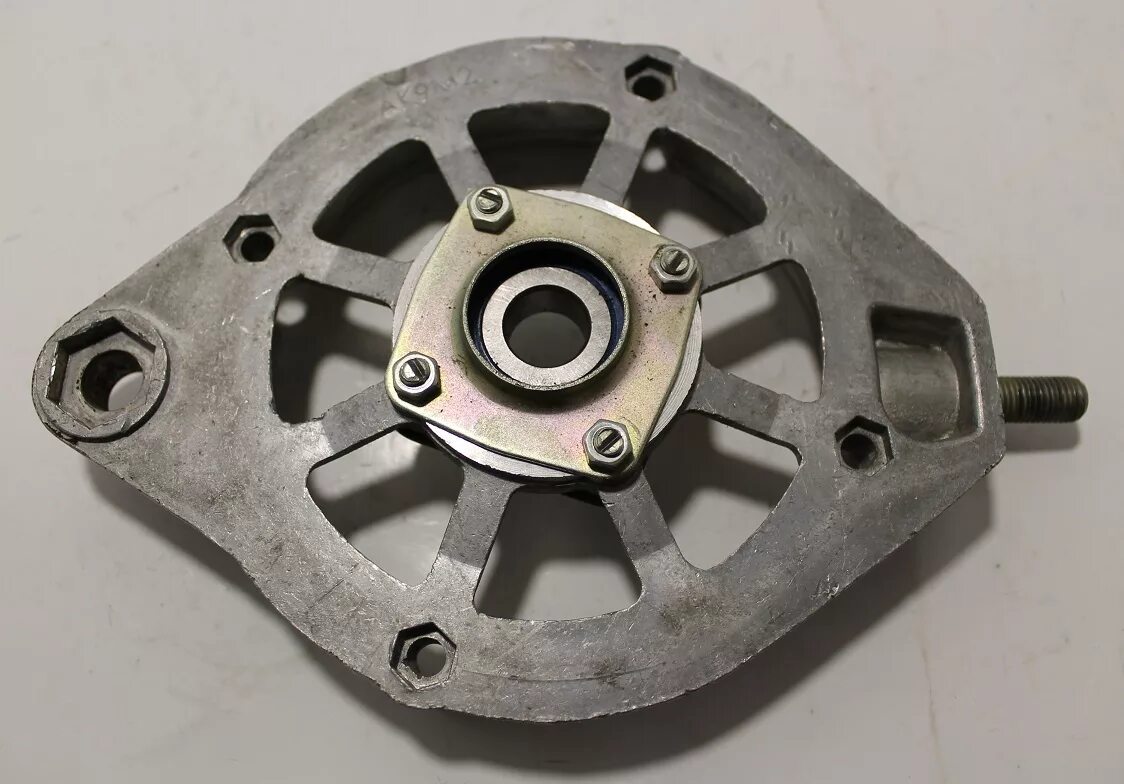 Передняя крышка генератора ваз 2114. Передняя крышка генератора ваз 2110. Задняя крышка генератора ваз 2110. Вираго 110 крышка генератора. Grizzly 700 крышка генератора.