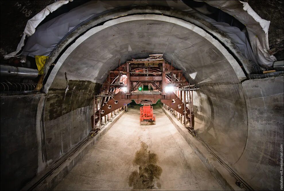 туннель закрыт. закрыли туннель. тоннель курегеш. тоннель в бийске. карламанский тоннель.
