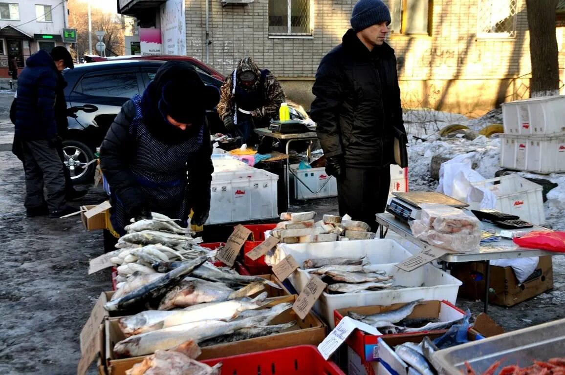Торговля арбузами на улице. Торговля в неустановленных местах. Уличная торговля в бишкеке. Незаконная торговля на улице. Несанкционированная торговля.
