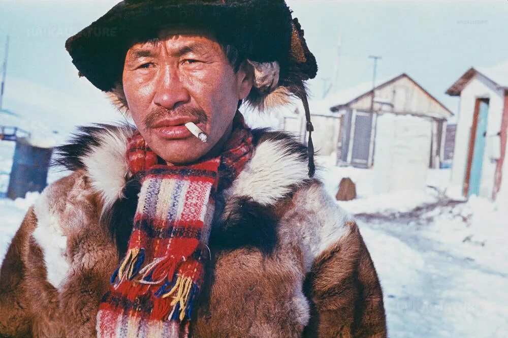 Эскимосы. Прикольные анекдоты про чукчу. Эскимосы чукотки. Эскимосы чукотки народ чукотки. Знающий чукча.