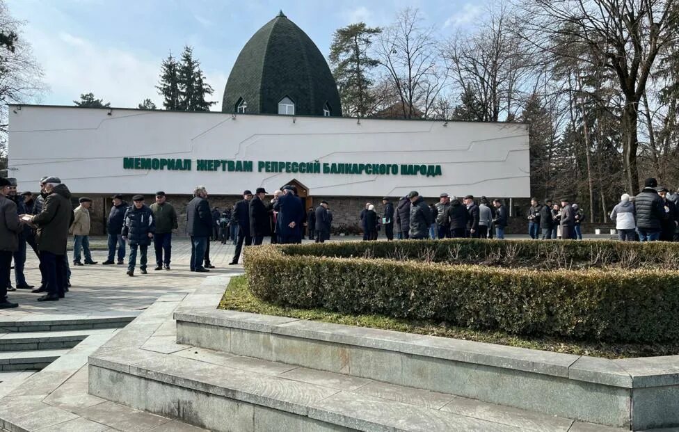 Мемориал памяти балкарского народа в Нальчике. Мемориал жертвам репрессий балкарского народа в Нальчике. Геноцид балкарского народа 1944. Памятник жертвам балкарского народа Нальчик. День депортации балкарского народа 8