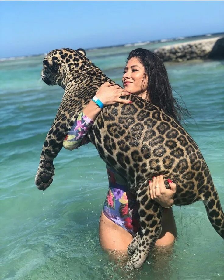 Девушка в леопардовом. Девушка и леопард. Фотосессии с экзотическими животными.