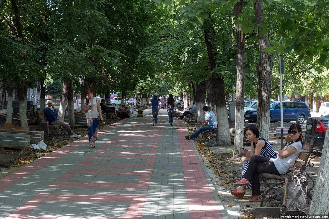 Через черкесск. Центральный парк черкесск. улица в черкесске центр. черкесск фото. население города черкесск.