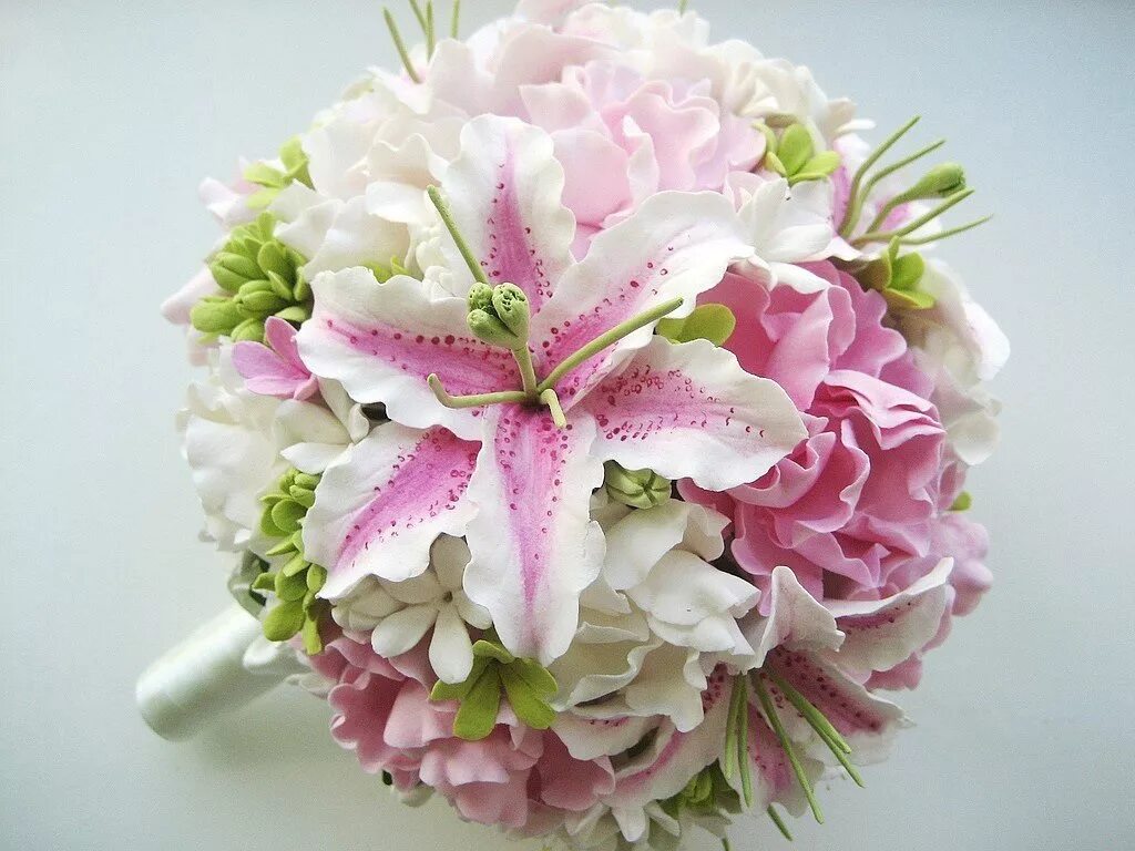 букет пионы и альстромерии. букет пионы хризантемы фрезии. букет пионов с лилиями. «пышный букет». цветы в букете альстромерия.