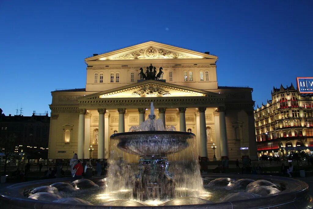 Theatre evening. Большой театр в Варшаве. Площадь большого театра Мадрид. Москва. Большой театр. Большой театр вечером.