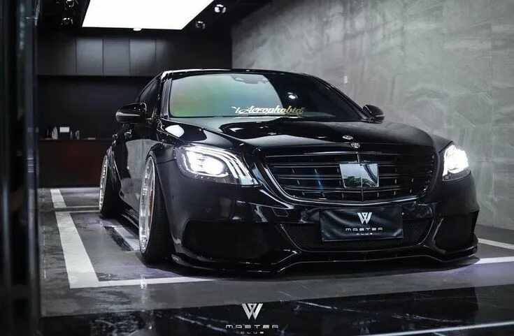 На Reddit опубликовали фото купе Mercedes-Benz E400 с очень спорным тюнингом