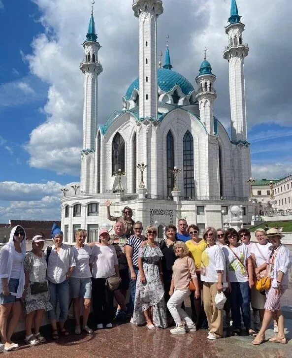 Жители Казани. Поездка в Казань. Тур по городам России. Жители Казани фото. Казань путешествие на неделю